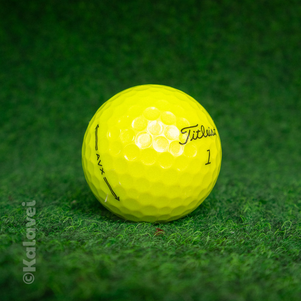 Titleist AVX golfpallo keltainen