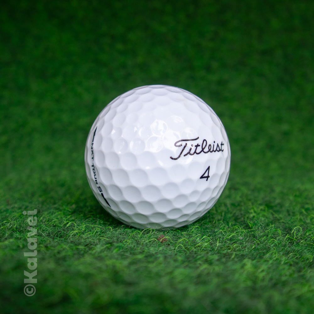 Titleist NXT Tour S golfpallo
