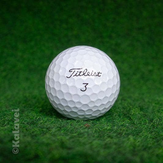 Titleist AVX golfpallo 2021