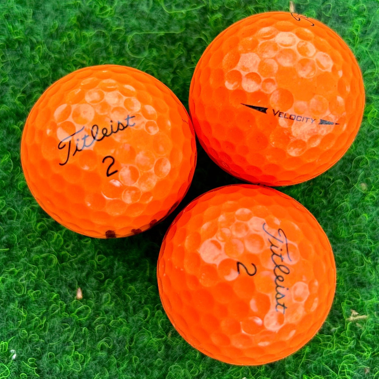 Titleist velocity oranssi golfpallo