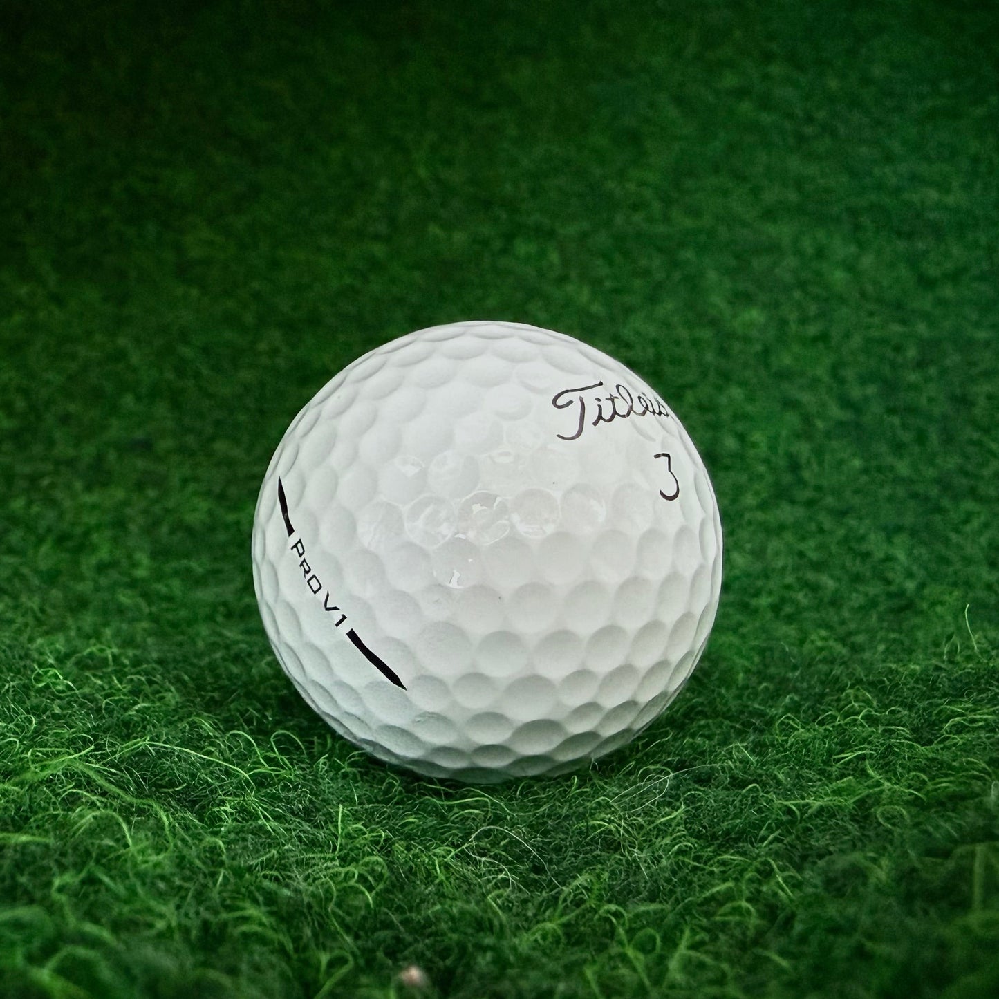 titleist_pro_v1_2025_alba_golfpallo