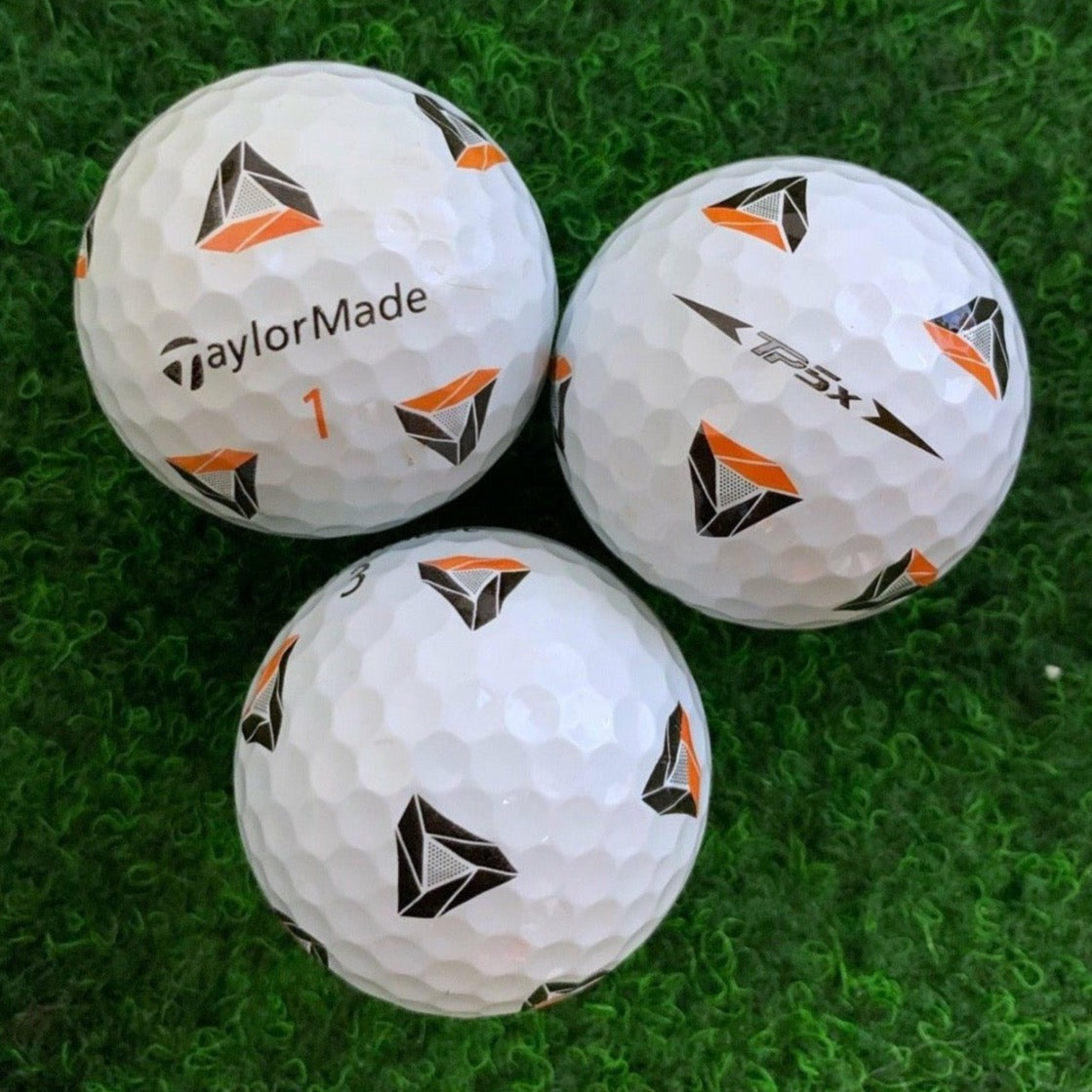 TaylorMade TP5 golfpallo